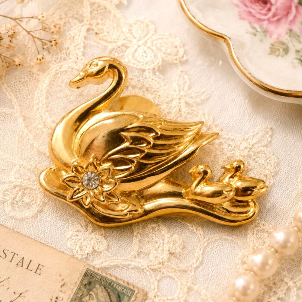 Vintage Avon Gold Tone Swan and Cygnet Pin